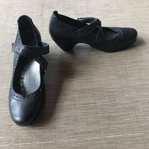 Taos Mary Jane pump Portugal NWOT